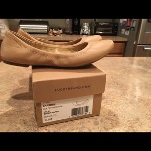 Lucky Brand Emmie nude flat